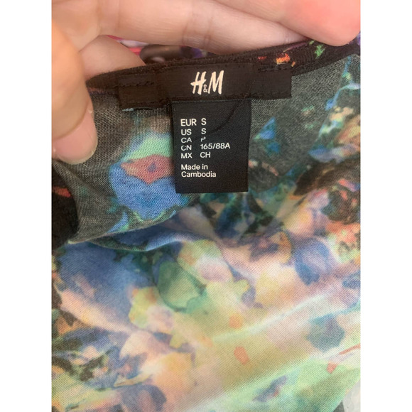 H&M floral cowl neck short sleeves top  size Small - Picture 3 of 7